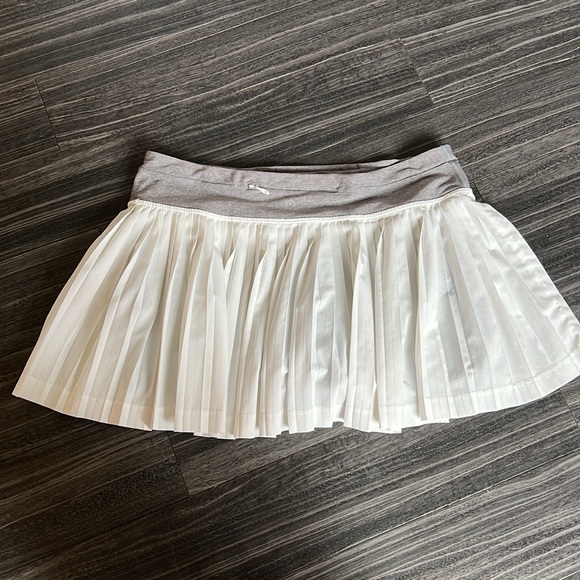 Lululemon Pleat to Street ll - Picture 2 of 6